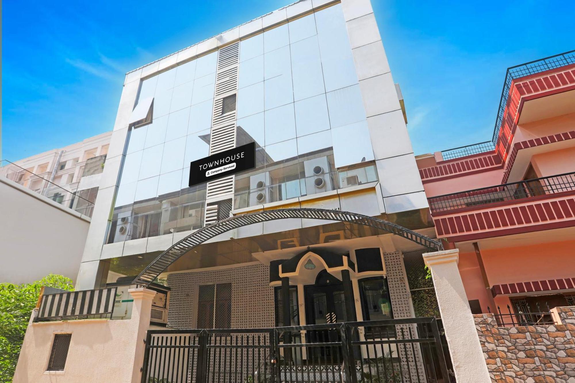 Super Townhouse Cantonment Varanasi Formerly Sarin Inn Kültér fotó