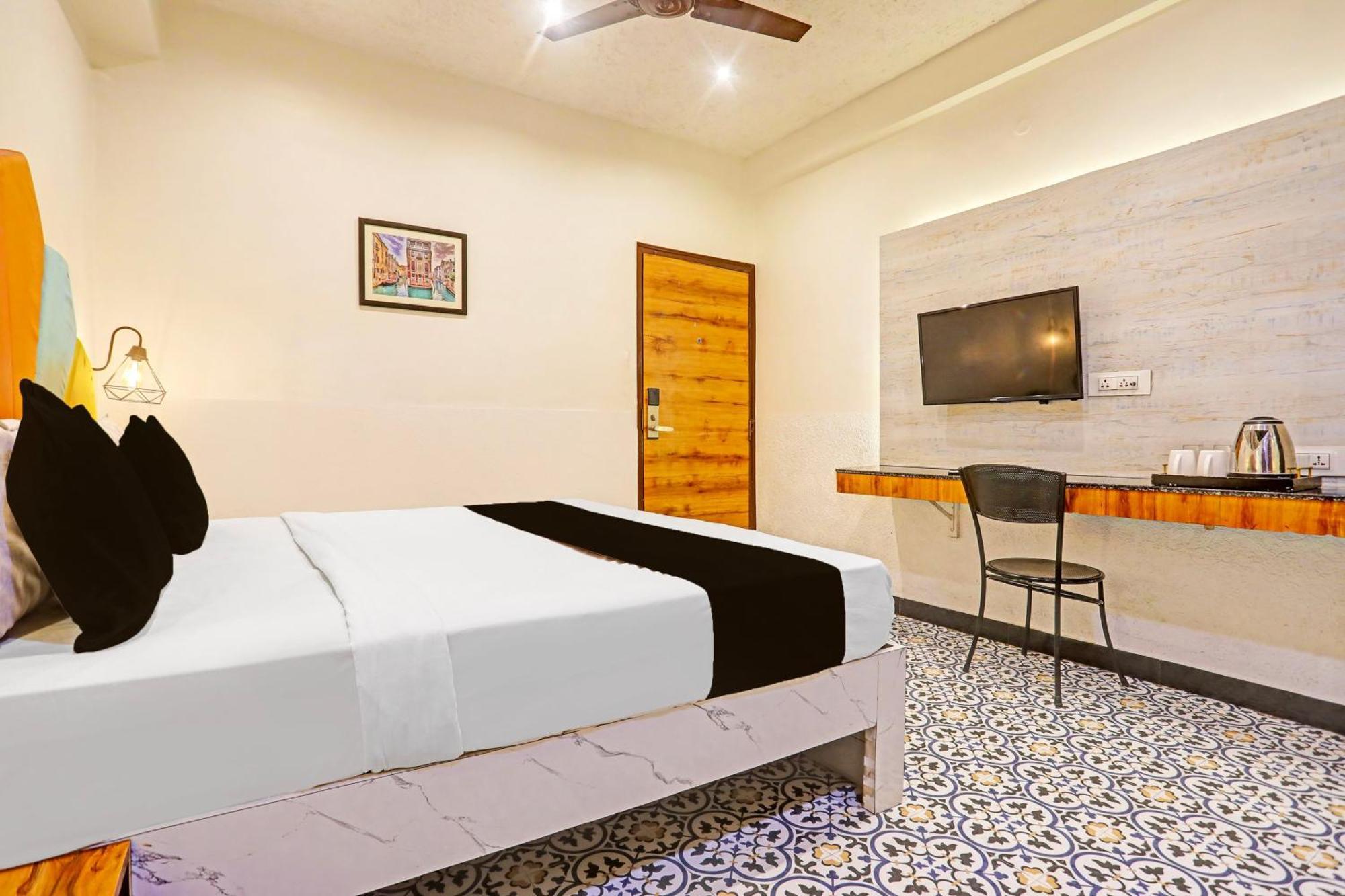 Super Townhouse Cantonment Varanasi Formerly Sarin Inn Kültér fotó